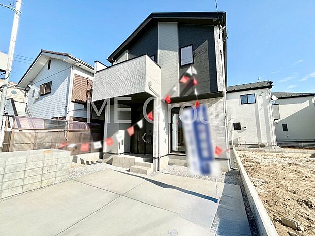 【現地外観写真】暮らしやすさと居心地の良さにこだわったシンプルで飽きのこないデザイン ！