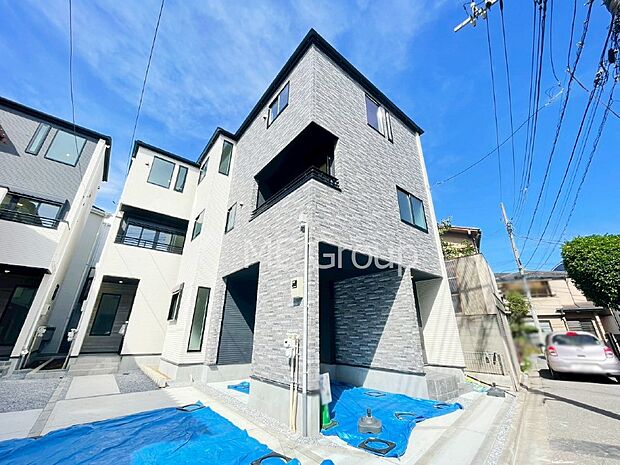 【現地外観写真】たっぷりの陽光と開放感に包まれる明るい住まい