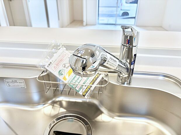 【その他設備(浄水器)】いつでも清潔なおいしいお水を。一つの水栓で水道水と浄水を使い分け。