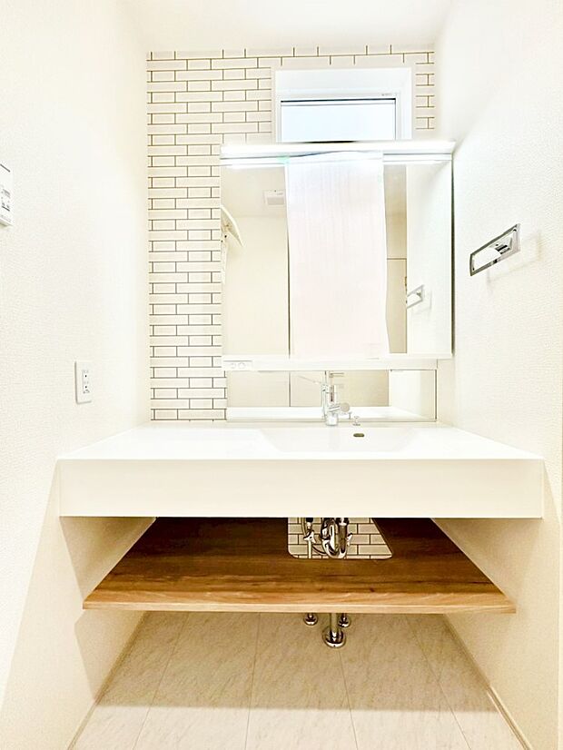 【洗面台・洗面所】収納力と機能性に優れたお手入れラクラク洗面化粧台！