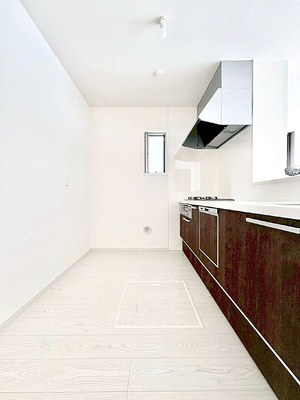 【キッチン】ゆとりあるキッチンではご家族と楽しくお料理ができます。