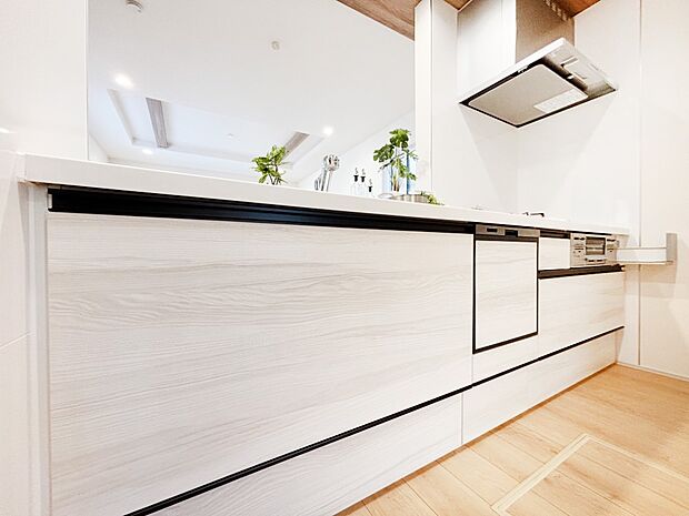 【キッチン】リビングで遊ぶお子様を見守りながらお料理ができる対面キッチン