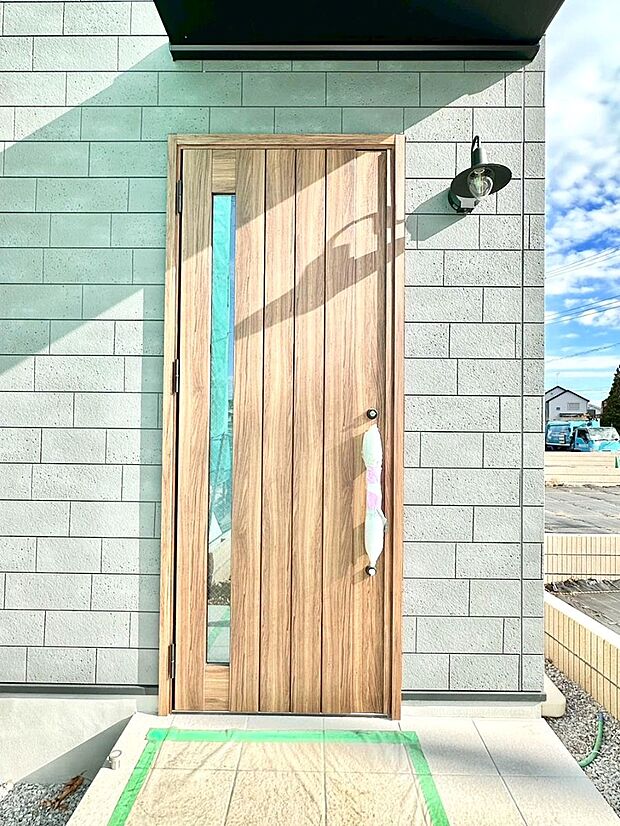 【玄関】大切な家族、来客を出迎える玄関。