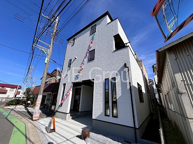 【現地外観写真】たっぷりの陽光と心地よい風が舞い込む住まい