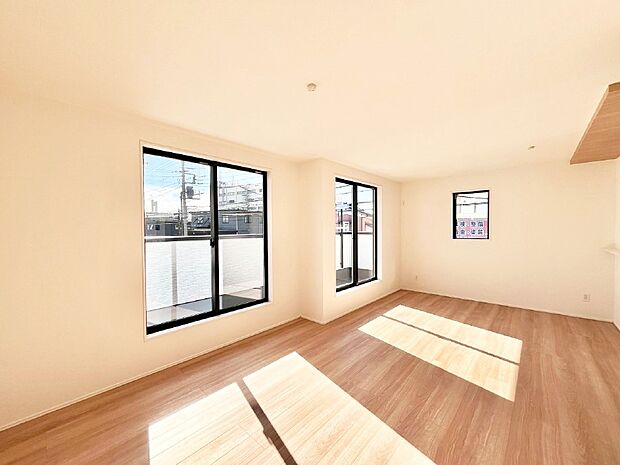 【ダイニング】家族の笑顔が自然と生まれてくる、そんな雰囲気のダイニングに仕上がっています 