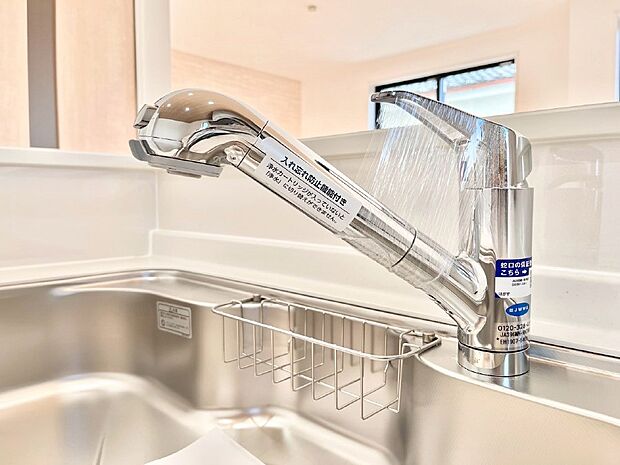 【その他設備(浄水器)】いつでも清潔なおいしいお水を。一つの水栓で水道水と浄水を使い分け。