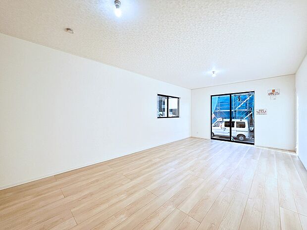 【ダイニング】家族の笑顔が自然と生まれてくる、そんな雰囲気のダイニングに仕上がっています。