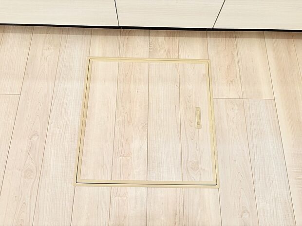 【その他設備(床下収納)】床下収納付き!日用品・非常用品の収納にも大活躍。