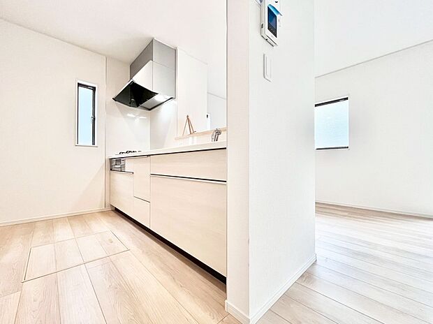 【ダイニングキッチン】料理をしながらご家族との会話を楽しめる対面カウンターキッチン