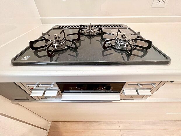 【その他設備(ガスコンロ)】三口ガスコンロでお料理が一気にはかどりそう  