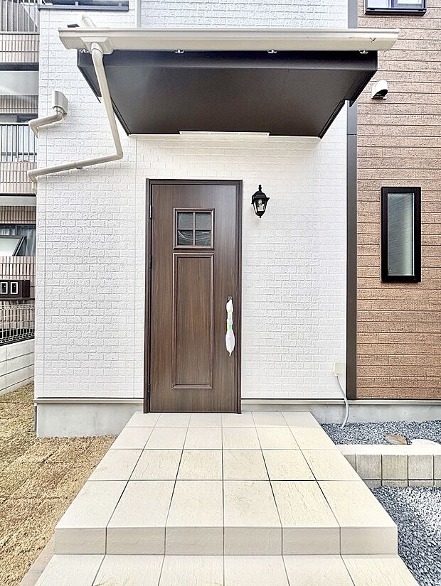 【玄関】大切な家族、来客を出迎える玄関。