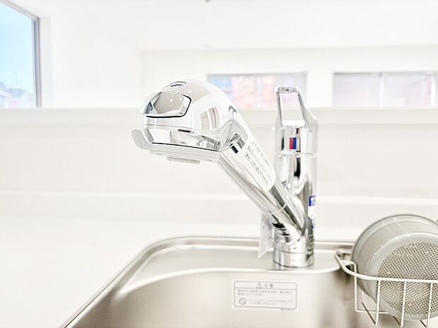 【その他設備(浄水器)】いつでも清潔なおいしいお水を。一つの水栓で水道水と浄水を使い分け。