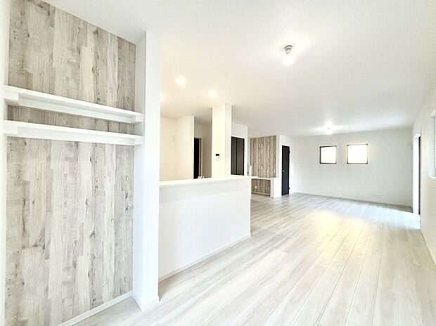 【ダイニング】家族の笑顔が自然と生まれてくる、そんな雰囲気のダイニングに仕上がっています。