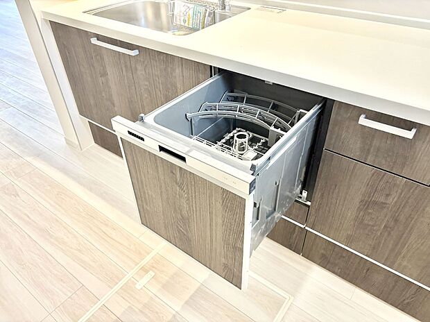 【その他設備(食洗機)】面倒なお片づけは食洗機にお任せ！家事の負担が減って、時間にも気持ちにもゆとりができます。