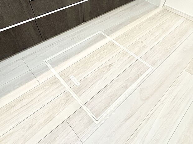 【その他設備(床下収納)】床下収納付き！日用品・非常用品の収納にも大活躍。