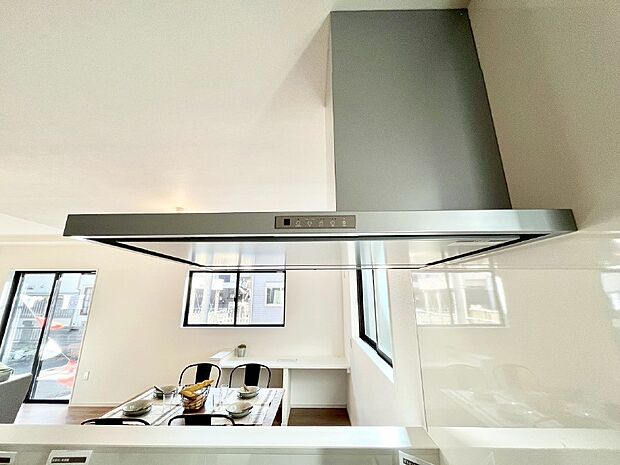 【その他設備(レンジフード)】基本的なお手入れはフィルターのみ!お手入れのしやすさも魅力です。