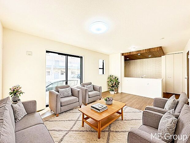 【リビング】落ち着いた雰囲気のＬＤＫは家族みんなの快適空間※家具はCGです