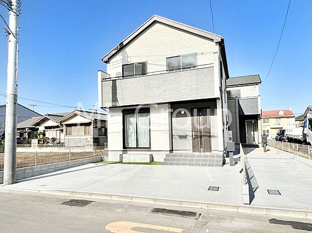 【現地外観写真】洗練された外観、上質な住空間が広がる室内は永く安心して過ごせる住居です。 