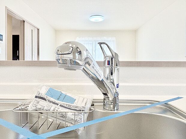 【その他設備(浄水器)】いつでも清潔なおいしいお水を。一つの水栓で水道水と浄水を使い分け。