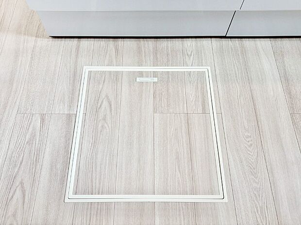 【その他設備(床下収納)】床下収納付き！日用品・非常用品の収納にも大活躍。