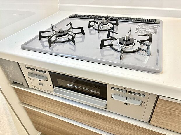 【その他設備(Ｓｉセンサーコンロ)】ガスコンロはＳｉセンサー搭載。火力調節や焦げ付き・消し忘れも防いでくれます。