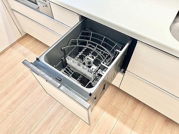 【その他設備(食洗機)】面倒なお片づけは食洗機にお任せ！家事の負担が減って、時間にも気持ちにもゆとりができます。
