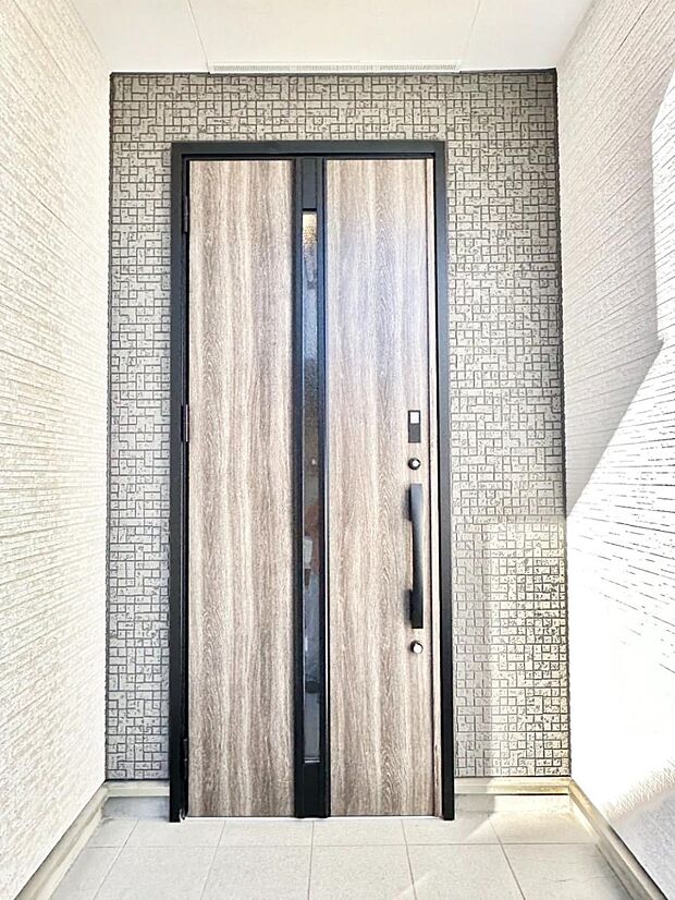 【玄関】大切な家族、来客を出迎える玄関。