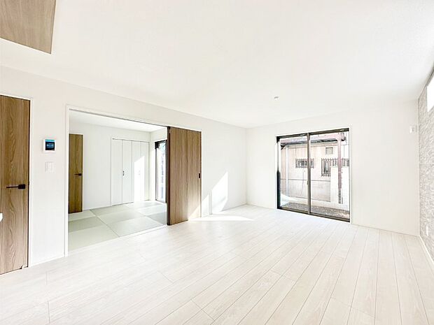 【ダイニング】家族の笑顔が自然と生まれてくる、そんな雰囲気のダイニングに仕上がっています。