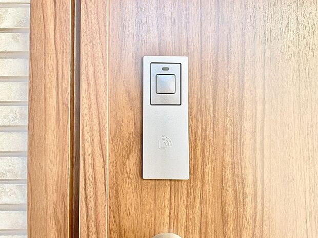 【玄関】ラクラク開錠！スマートコントロールキー。
