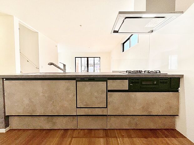 【キッチン】毎日使うキッチンだから、使いやすさ＆お手入れのしやすさにこだわりました。 