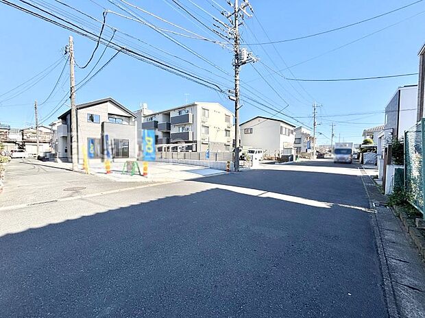 【前面道路含む現地写真】前面道路はきちんと整備されています  