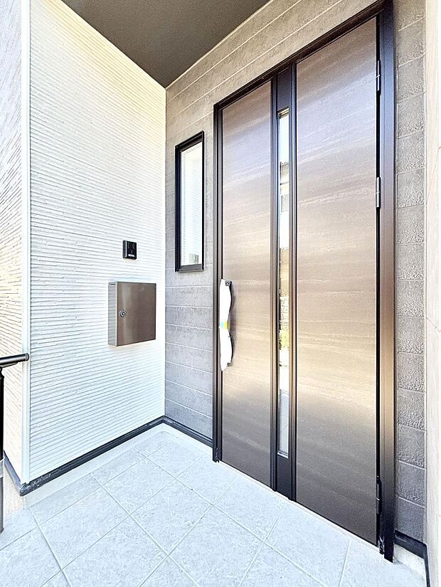 【玄関】大切な家族、来客を出迎える玄関。