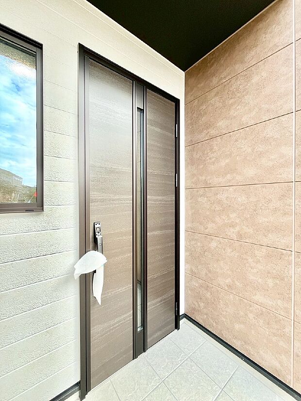 【玄関】大切な家族、来客を出迎える玄関。　