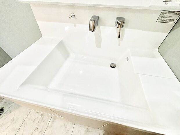 【その他設備(ハンドシャワー水栓)】ハンドシャワー付き！使いやすい洗面台。