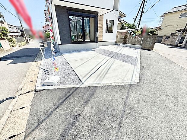 【駐車場】駐車2台可能！急なお客様の駐車に。また、ご家族の自転車スペースとしても大活躍。