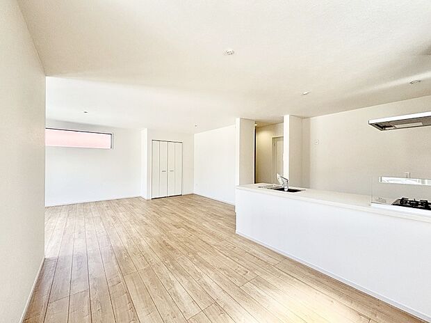 【ダイニング】ご家族が自然と集まり、賑やかな笑い声で包まれる憩いの空間になりそうですね！