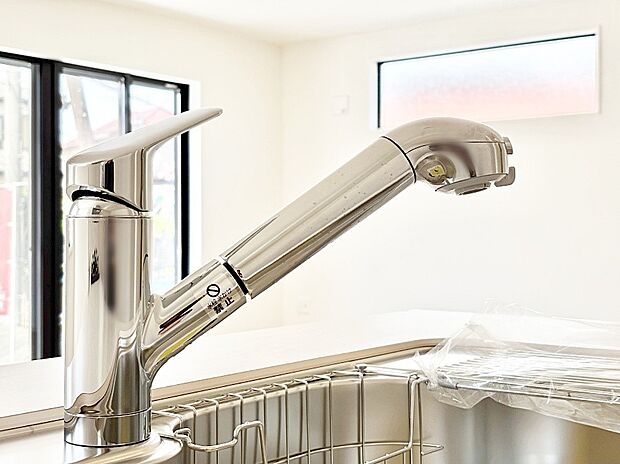 【その他設備(蛇口一体型浄水器)】浄水器一体型のキッチンで洗い物用・料理用と切り替え簡単！