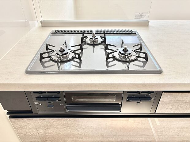 【その他設備(3口コンロ)】三口ガスコンロでお料理が一気にはかどりそう