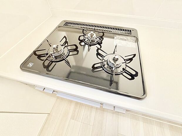 【その他設備(ガスコンロ)】三口ガスコンロでお料理が一気にはかどりそう  