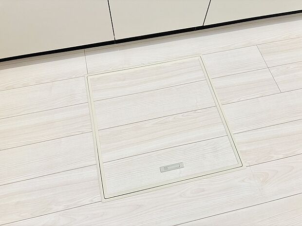 【その他設備(床下収納)】床下収納付き！日用品・非常用品の収納にも大活躍。