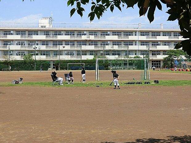 さいたま市立神田小学校(約400m)