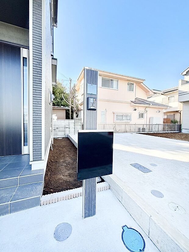 【その他現地】表札・インターホン・ポストをひとつに集約