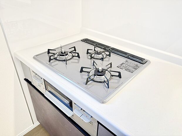 【その他設備(Ｓｉセンサーコンロ)】ガスコンロはＳｉセンサー搭載。火力調節や焦げ付き・消し忘れも防いでくれます。