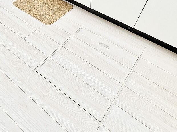 【その他設備(床下収納)】床下収納付き!日用品・非常用品の収納にも大活躍。