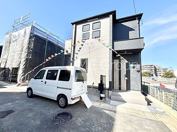 【現地外観写真】洗練された外観、上質な住空間が広がる室内は永く安心して過ごせる住居です。