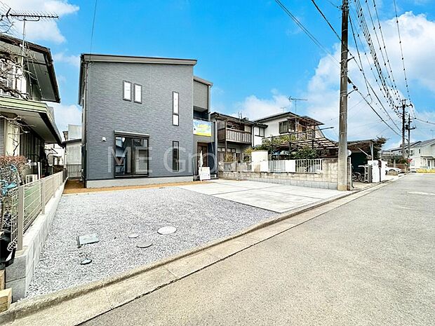 【前面道路含む現地写真】前面道路はきちんと整備されています