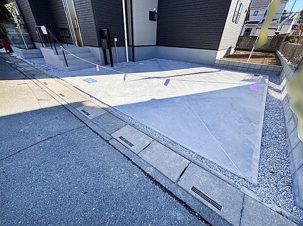 【駐車場】駐車3台可能!急なお客様の駐車に。また、ご家族の自転車スペースとしても大活躍。