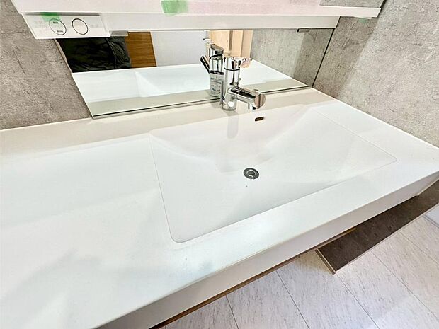 【その他設備(シャワー水栓)】ハンドシャワー付き！使いやすい洗面台。