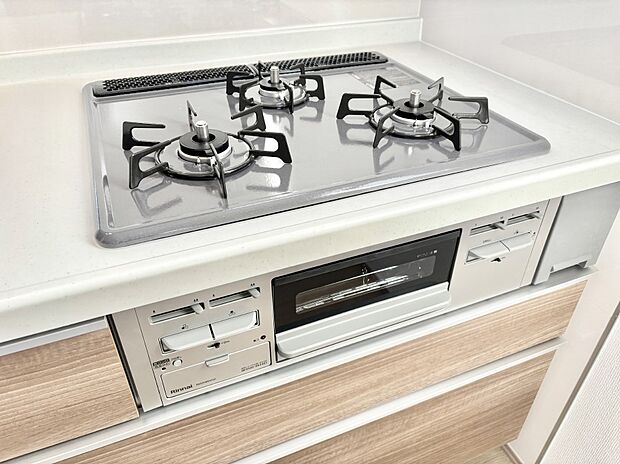 【その他設備(Ｓｉセンサーコンロ)】ガスコンロはＳｉセンサー搭載。火力調節や焦げ付き・消し忘れも防いでくれます。