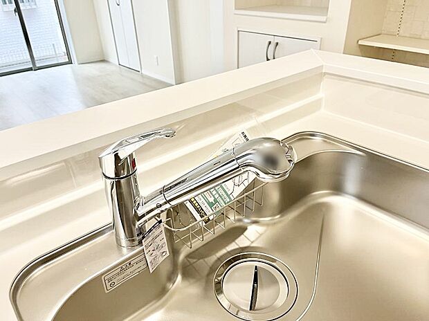 【その他設備(蛇口一体型浄水器)】浄水器一体型のキッチンで洗い物用・料理用と切り替え簡単!